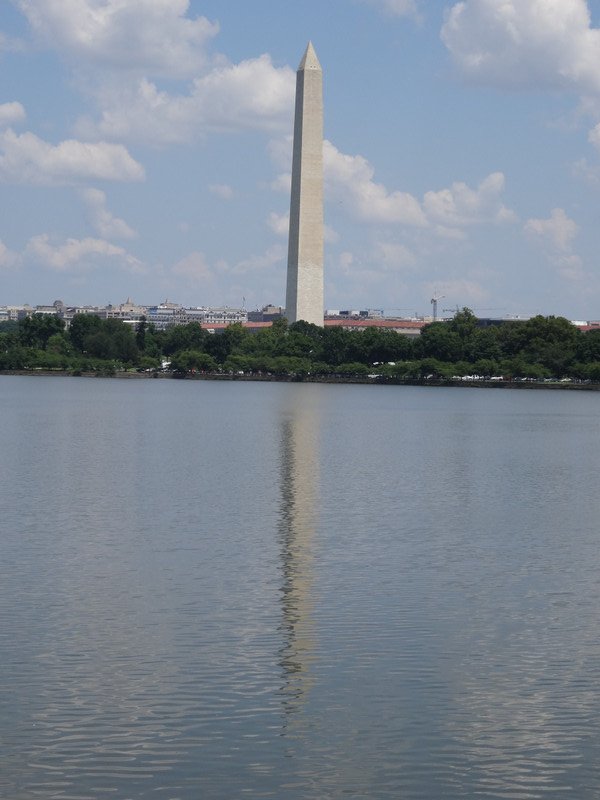 Le Washington Monument qui se reflète dans le Tydal Bassin