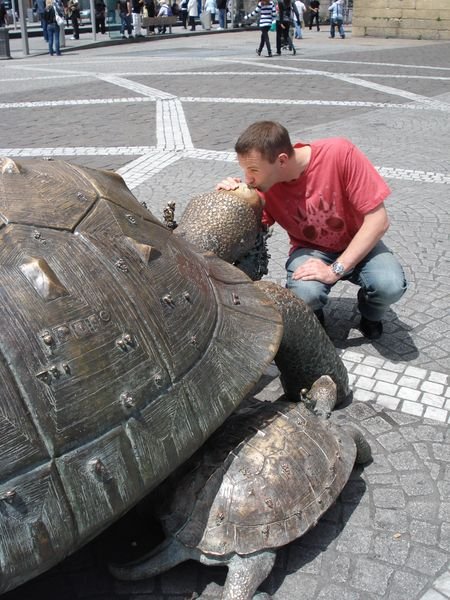 Railton kissing the turtle