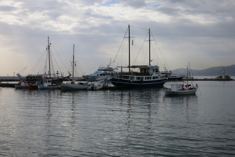 Ships i Mykonos Harbor