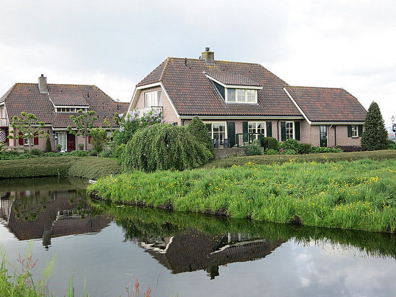Canal Home
