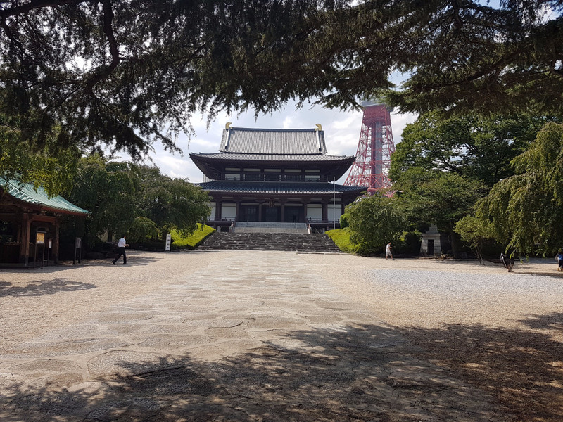 Zojoji Temple grounds