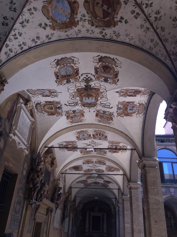 Entrance ceiling to Bologna University