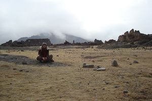 Ben et ruines au sommet de Marcahuasi