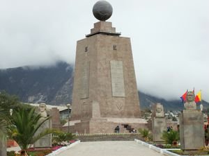 Monument central de "Mitad del Mundo"