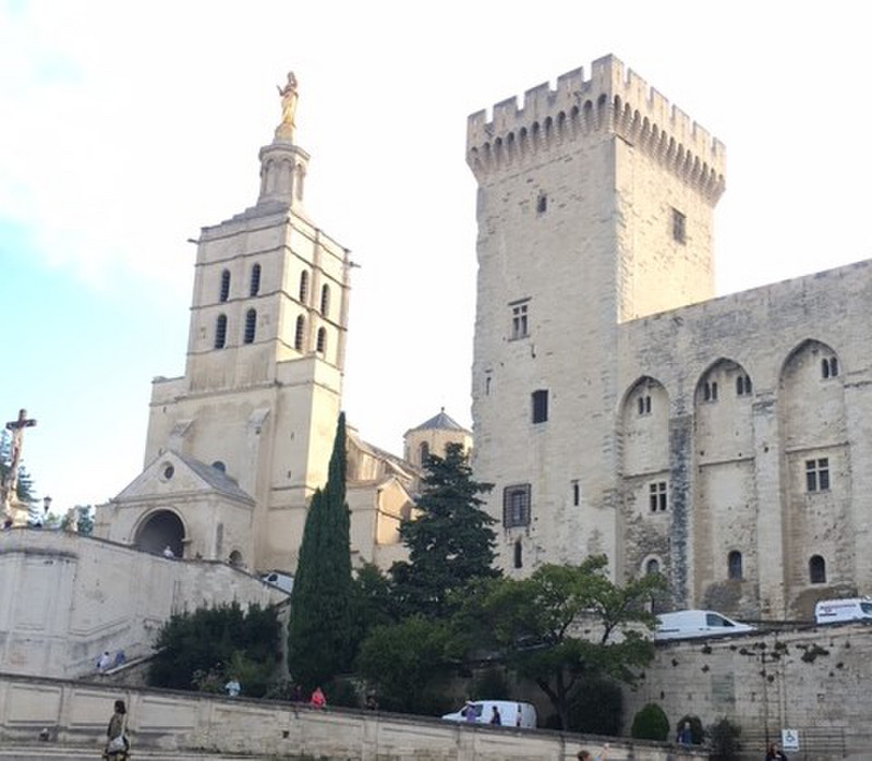 Avignon church and rampart