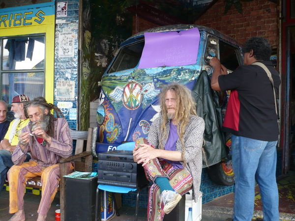 Dos autenticos hippies...