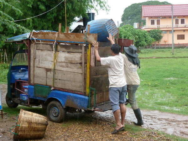 El camion de la basura en Don Det (4000 islands)