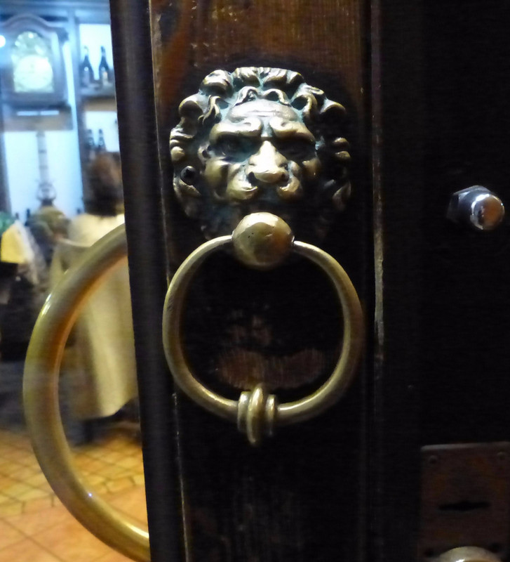 San Giminagno lion door knocker