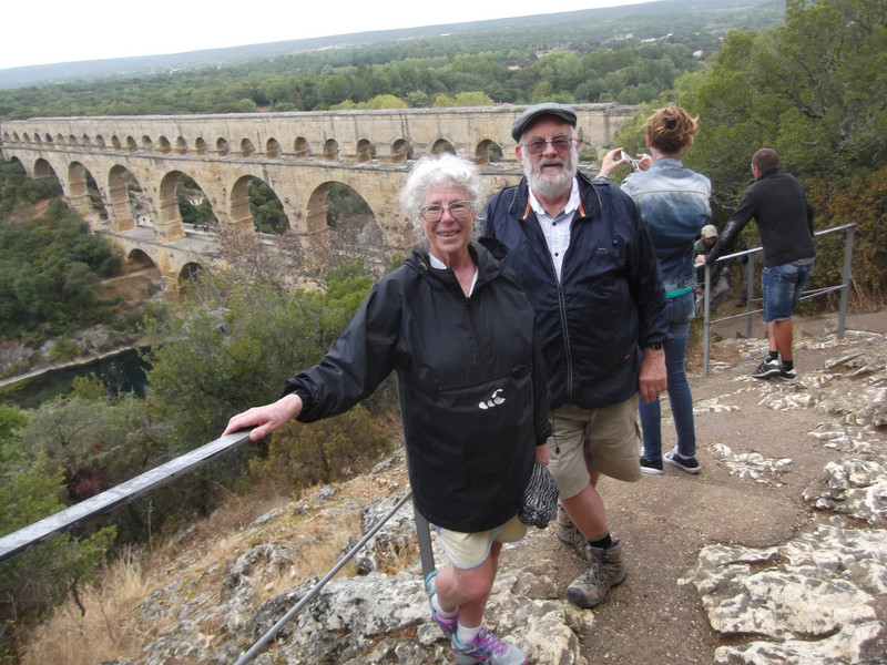 D and T path above Pont du Gard