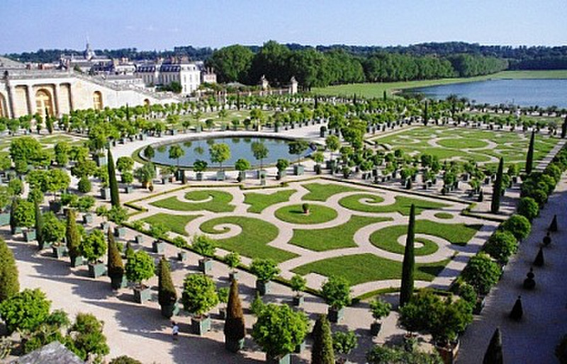Formal Gardens in Palace Surrounds 