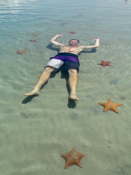 Swimmin with starfish