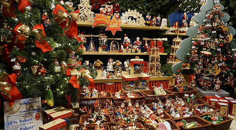 smokers, nutcrackers and beautiful decorations