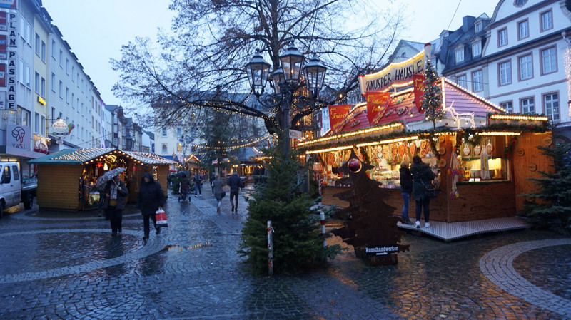 Small Christmas Market they we Walked To.