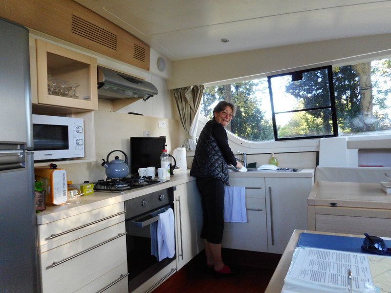 170926 3 Boat kitchen