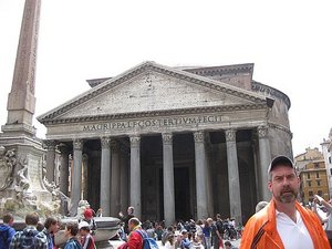 Steve in front of the Pantheon 