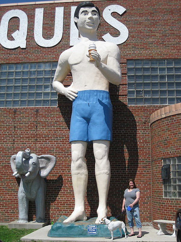 Giant at Pink Elephant Antique Mall