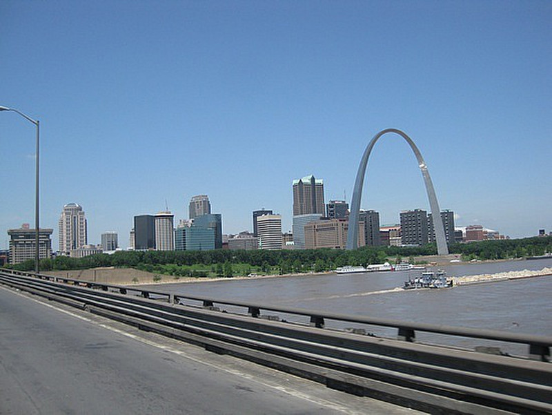St. Louis Arch &amp; Mississippi River
