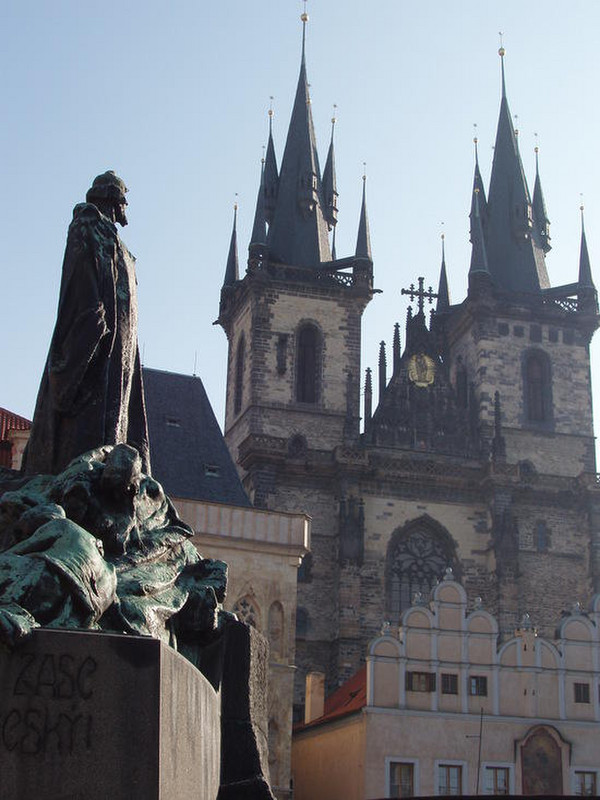 09 Jan Hus Monument with T&yacute;n Church
