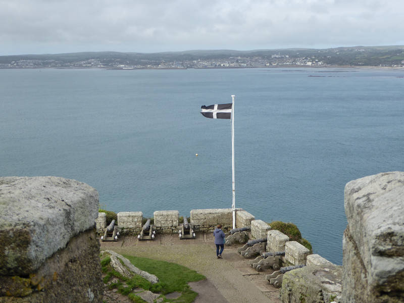 The battlements, with guns and the Cornish flag