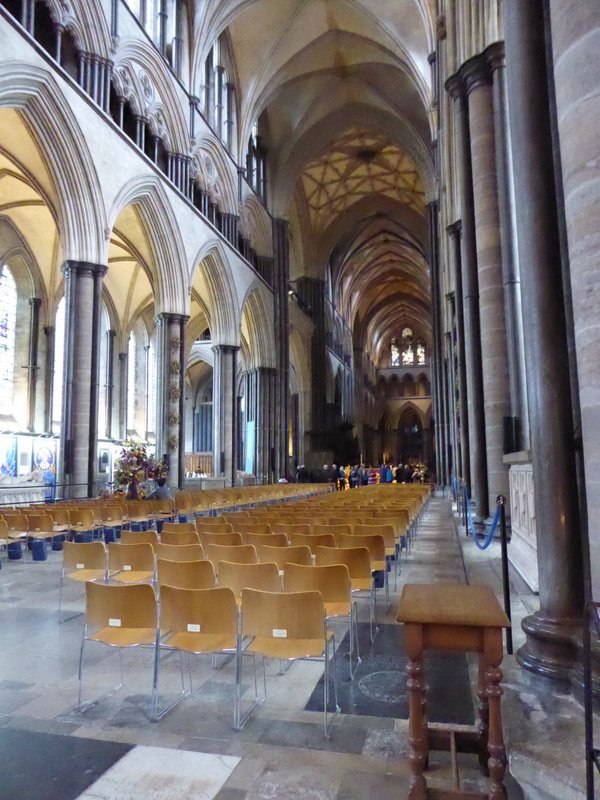 The nave - Salisbury 