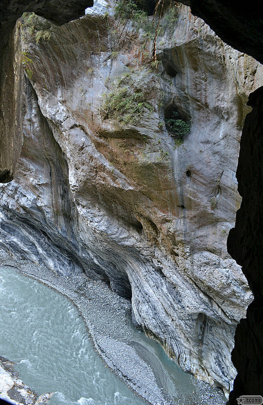 swallow grotto