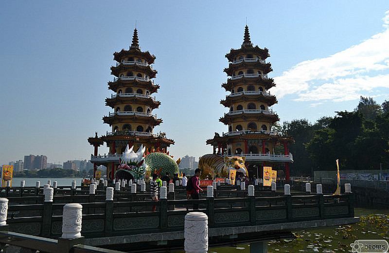 Dragon and Tiger Pagoda