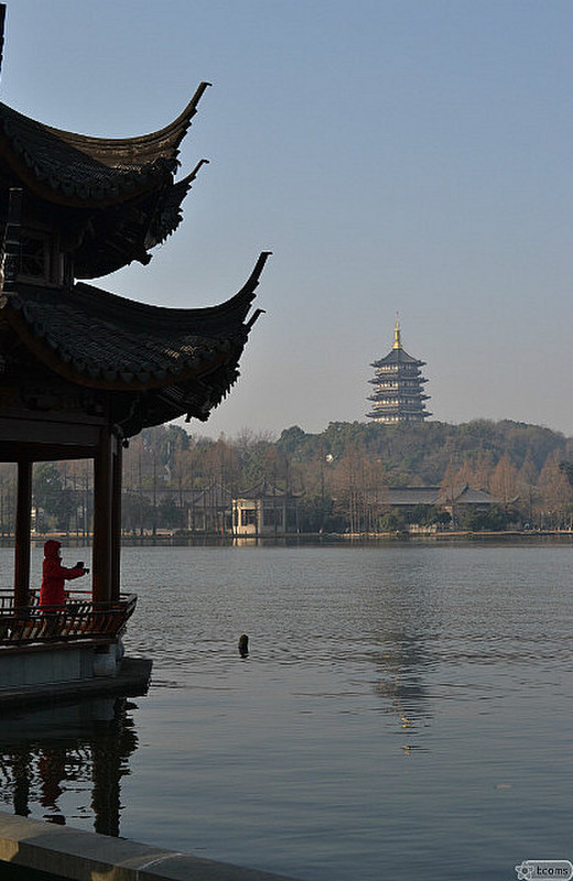 view on Leifeng pagoda
