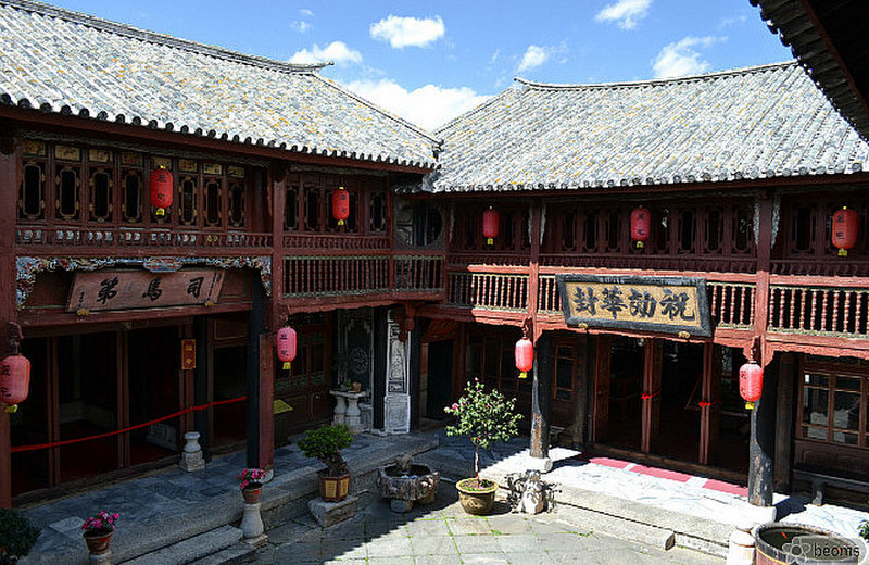 courtyard in a Naxi house