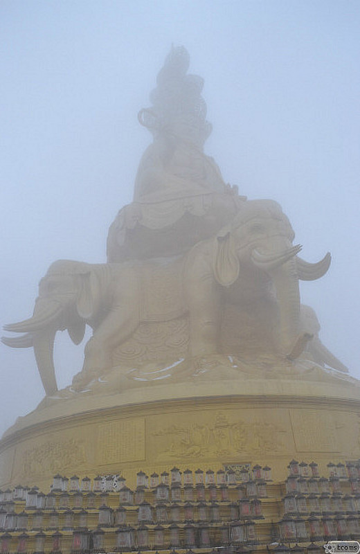 the sculture at the top (lost in the mist)