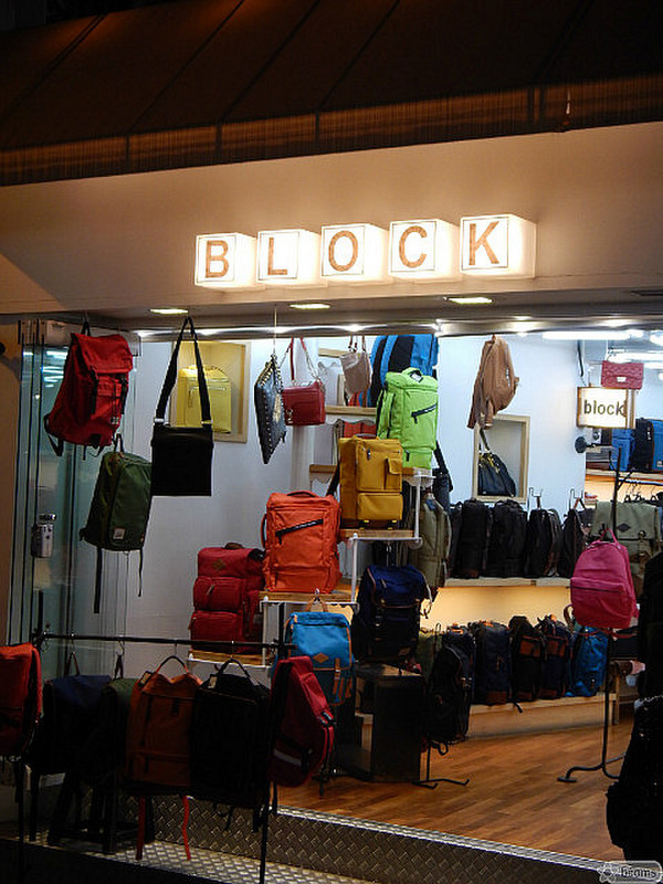 Fashion in Hongdae - square bags