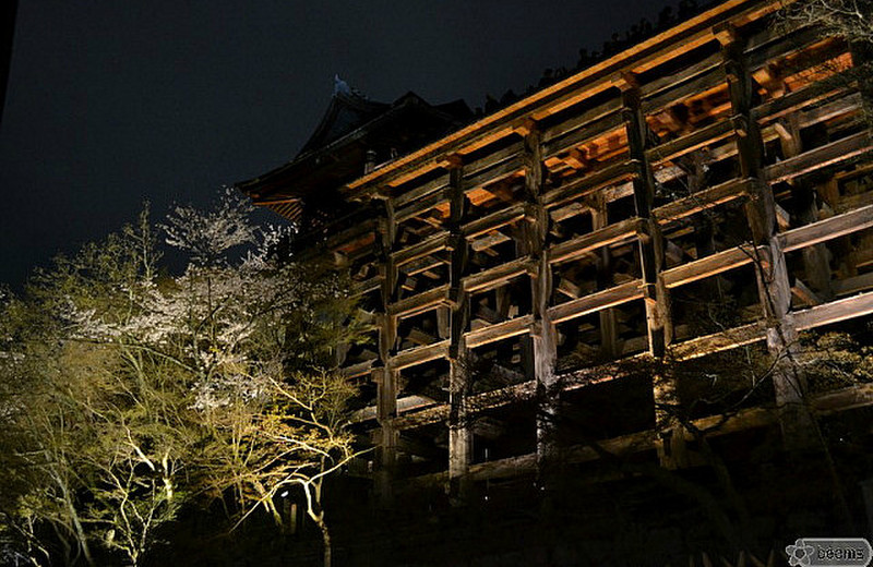 Kyomizu-dera at night
