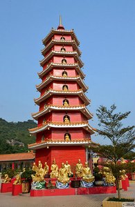 10 000 buddhas monastery pagoda