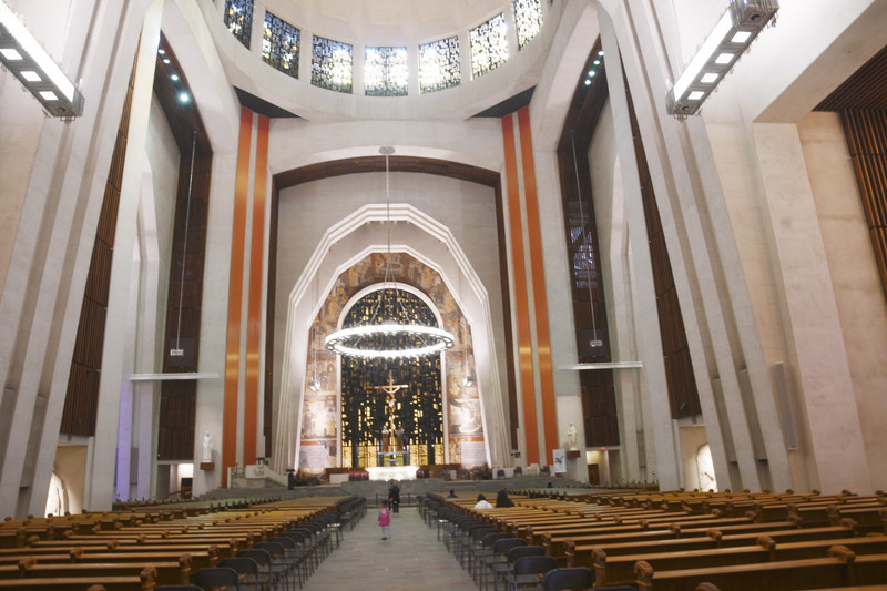 2 St Joseph Oratory inside