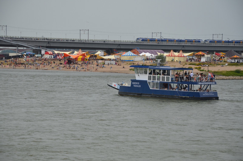 Tour boat and beach on the Waal River. 