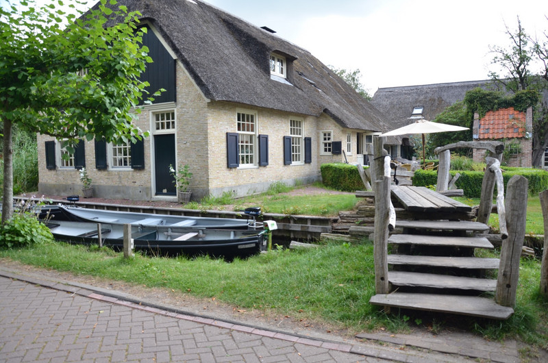 Giethoorn boats for hire