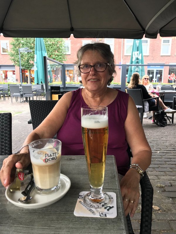 Refreshment for Marion, latte and beer
