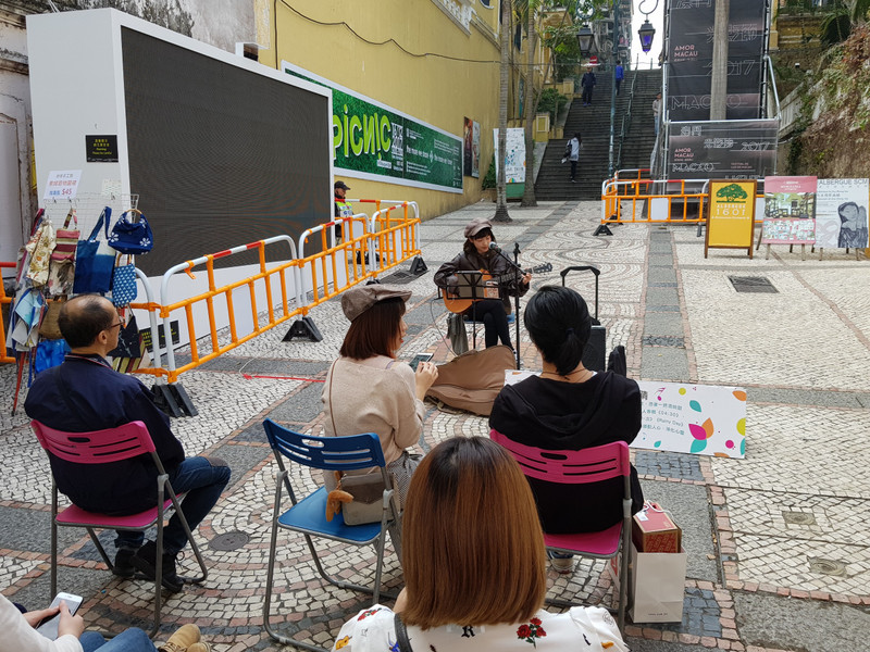 A mini concert in the streets