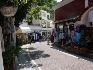 The road to shopping mecca in Positano