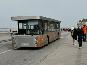 The shuttle bus to the Mont