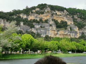 La Roque Gageac 8 - view of the cliff massiffs