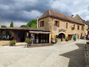 Le Chateau Beynac 4 - the restaurant and buildings outside thewalls