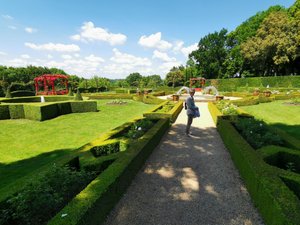 Les Jardins du Manoir D'Eyrignac 22 - excellent geometric topiary shapes