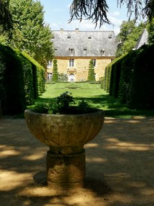 Les Jardins du Manoir D'Eyrignac 26 - a view back to the Manor House