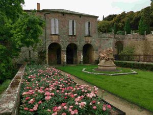 Abbaye Fontfroid 4 - a private courtyard - 2
