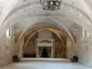 Abbaye Fontfroid 10 - one of the cavernous halls