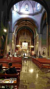 Random Barcelona 8 - Mass underway in one of the churches