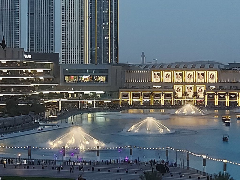 Dubai 8 - Dubai Fountain after dark