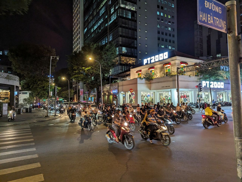 16 - A taste of Saigon traffic