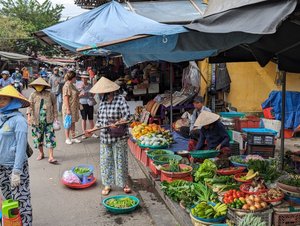 222 - Hoi Anh markets 10 - The load just gets heavier