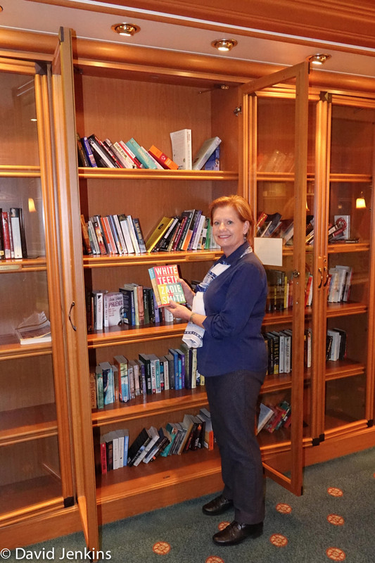 Glenda discovers the ship's library